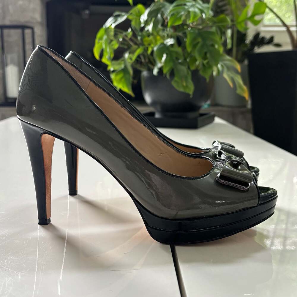 Antonio Melani Olive Green Patent Leather Peep Toe Platform Bow Pumps Size 6.5M
